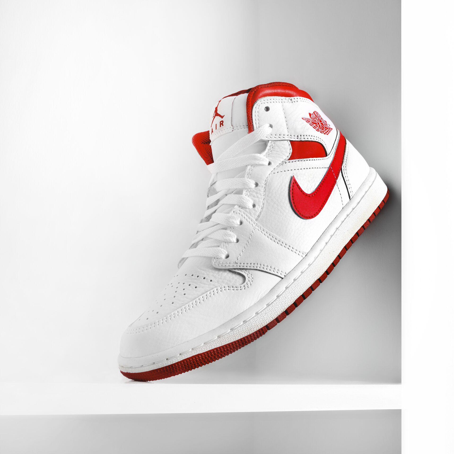 Nike — 4